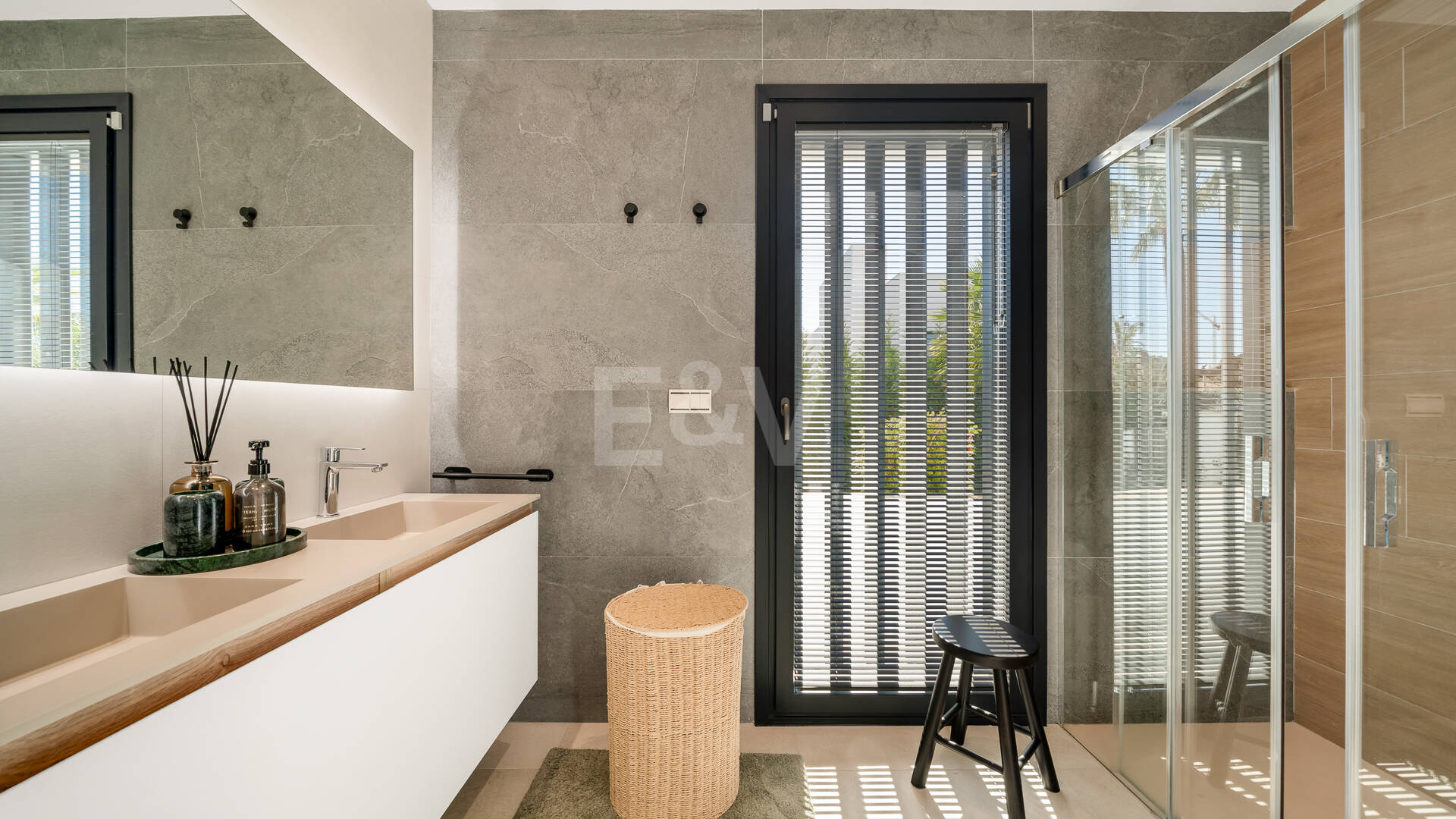 Villa de luxe contemporaine 100 mètres de la plage en emplacement privilégié près des commodités