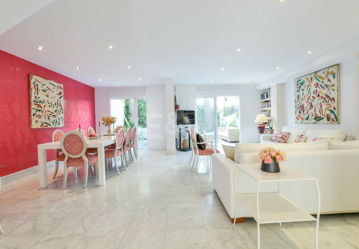 Luxury Beachside Property Steps from the Sea in the Golden Mile