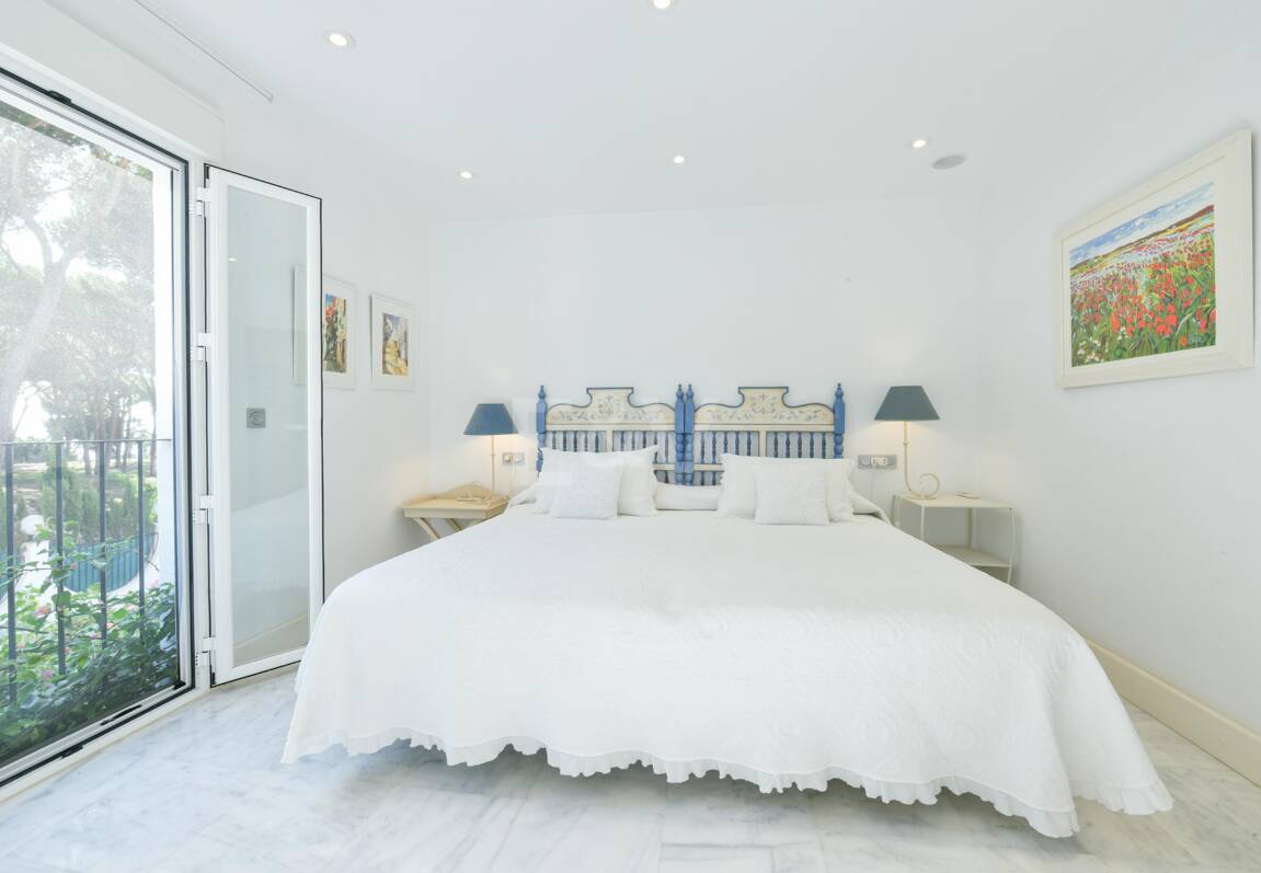 Luxury Beachside Property Steps from the Sea in the Golden Mile