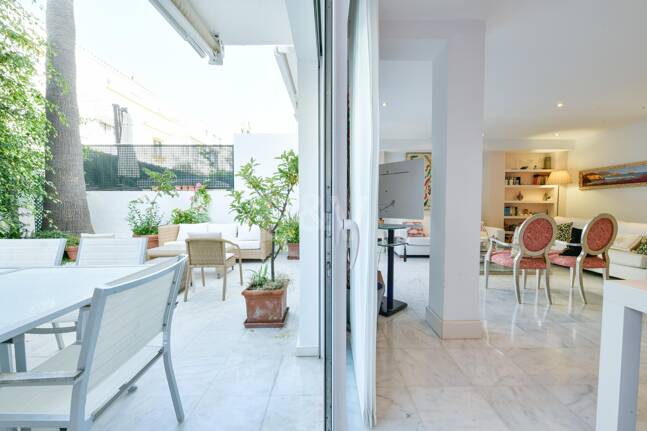 Luxury Beachside Property Steps from the Sea in the Golden Mile