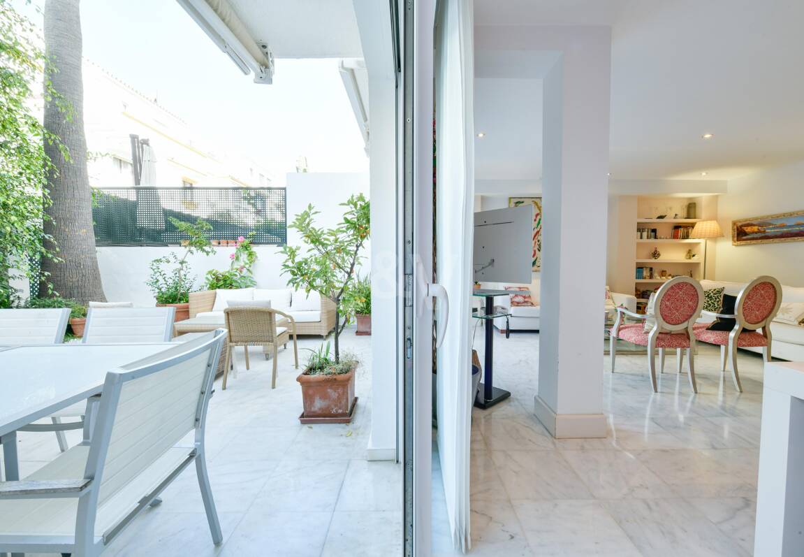 Luxury Beachside Property Steps from the Sea in the Golden Mile