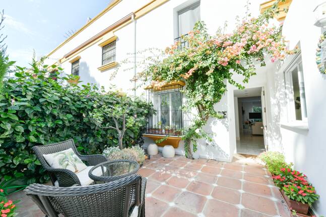 Luxury Beachside Property Steps from the Sea in the Golden Mile