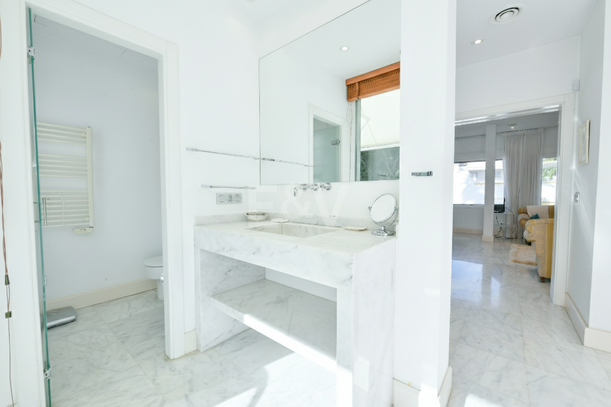 Luxury Beachside Property Steps from the Sea in the Golden Mile