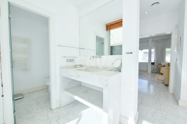 Luxury Beachside Property Steps from the Sea in the Golden Mile