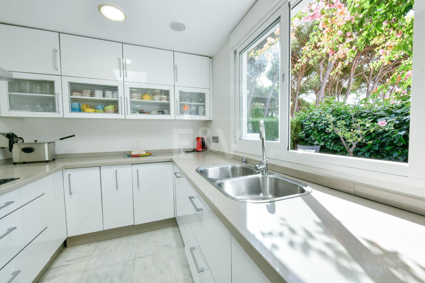 Luxury Beachside Property Steps from the Sea in the Golden Mile