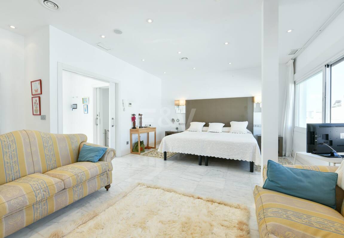 Luxury Beachside Property Steps from the Sea in the Golden Mile