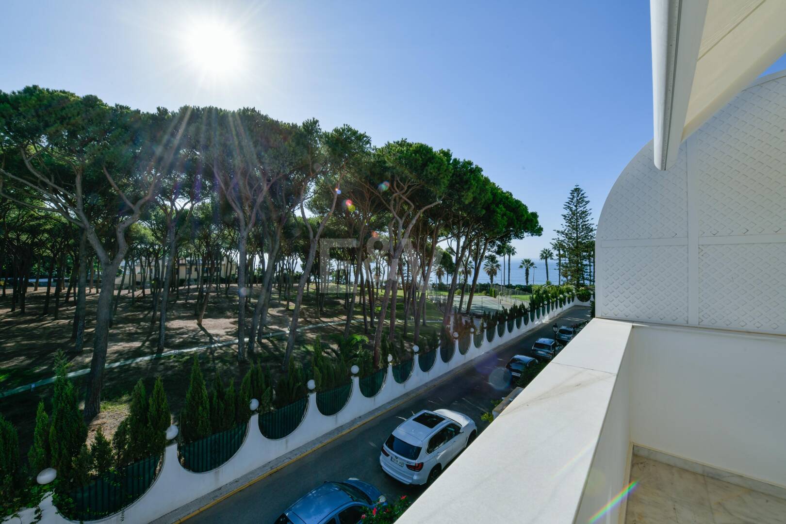 Luxus-Strandimmobilie nur wenige Schritte vom Meer entfernt an der Goldenen Meile