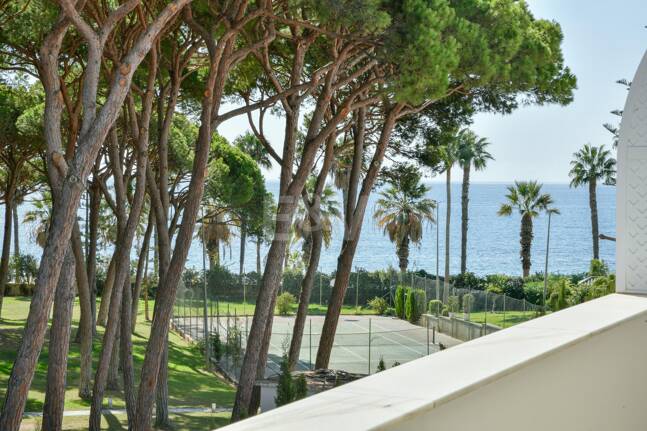 Luxury Beachside Property Steps from the Sea in the Golden Mile