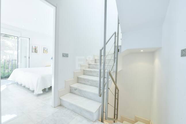 Luxury Beachside Property Steps from the Sea in the Golden Mile