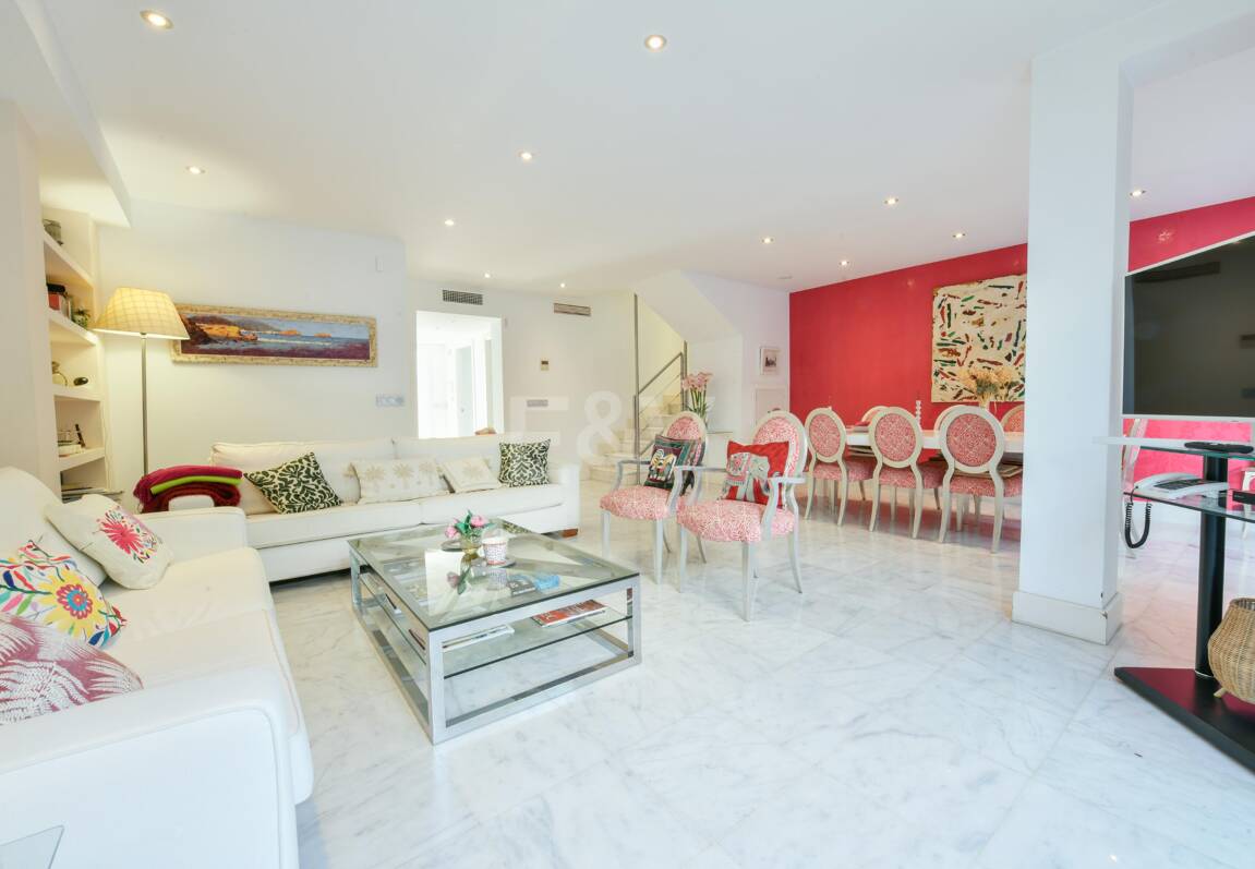 Luxury Beachside Property Steps from the Sea in the Golden Mile