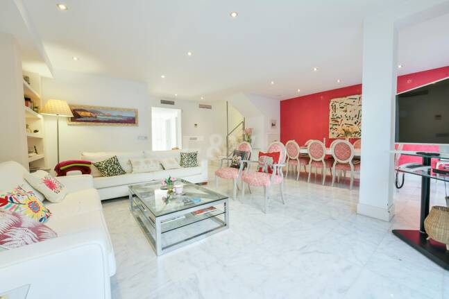 Luxury Beachside Property Steps from the Sea in the Golden Mile