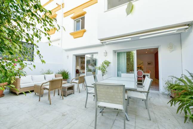 Luxury Beachside Property Steps from the Sea in the Golden Mile