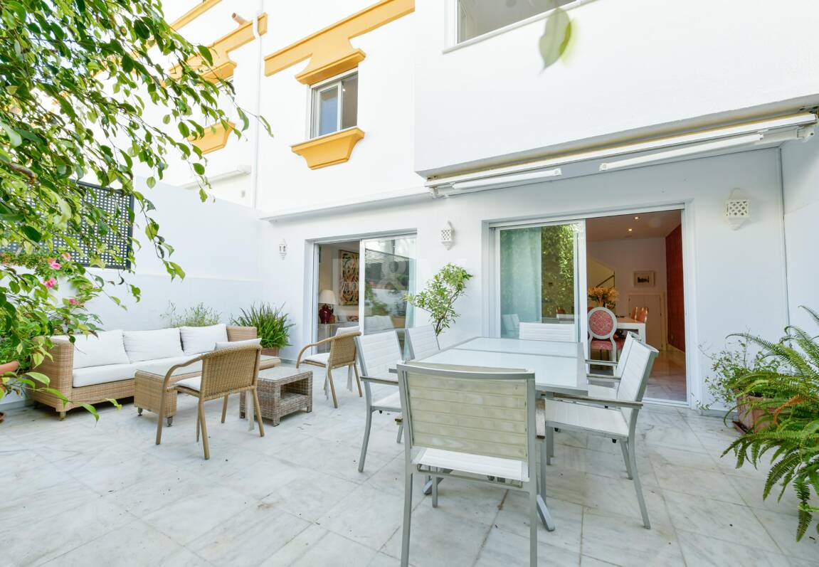 Luxury Beachside Property Steps from the Sea in the Golden Mile