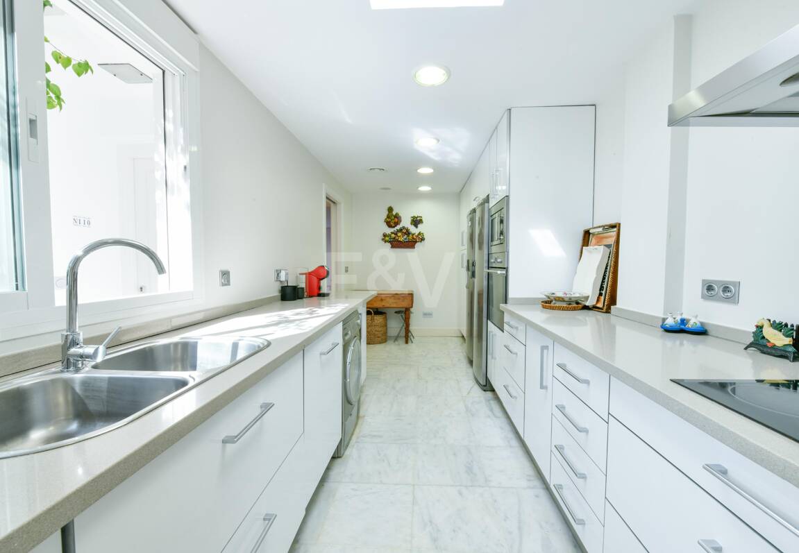 Luxury Beachside Property Steps from the Sea in the Golden Mile