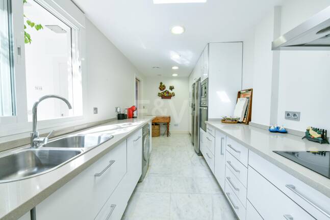 Luxury Beachside Property Steps from the Sea in the Golden Mile