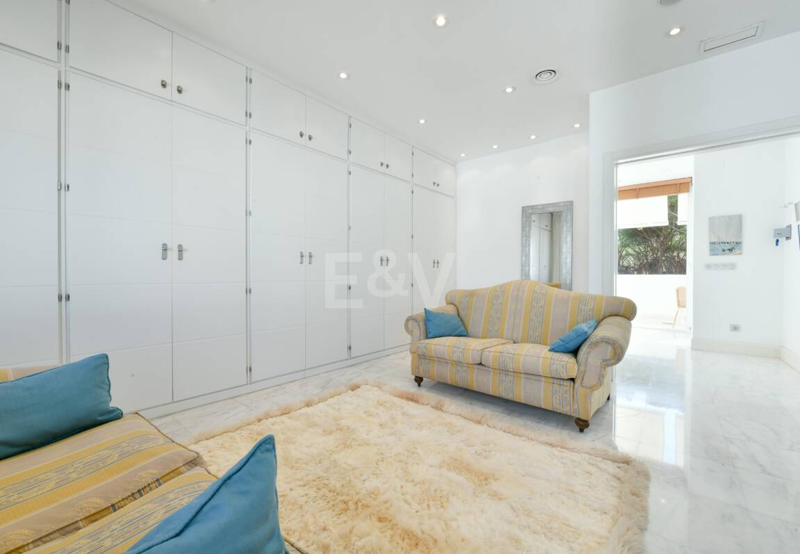 Luxury Beachside Property Steps from the Sea in the Golden Mile