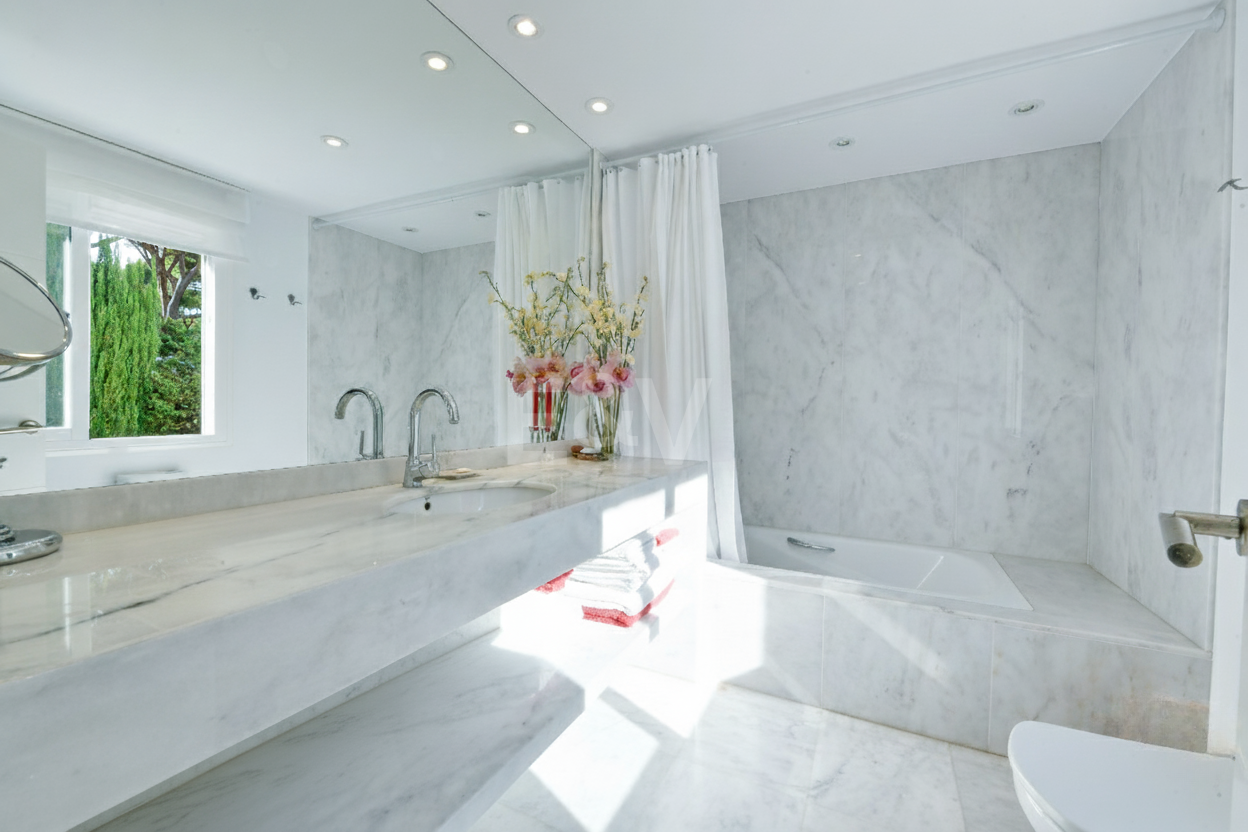 Luxury Beachside Property Steps from the Sea in the Golden Mile