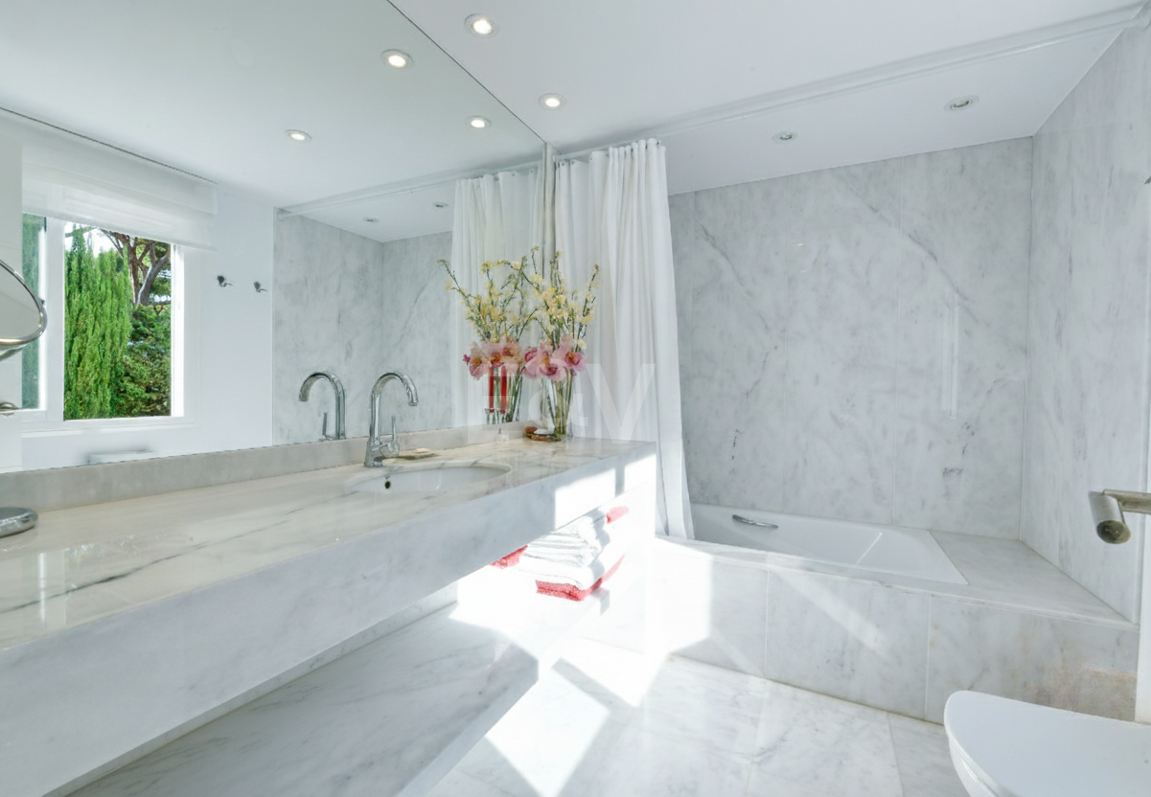 Luxury Beachside Property Steps from the Sea in the Golden Mile