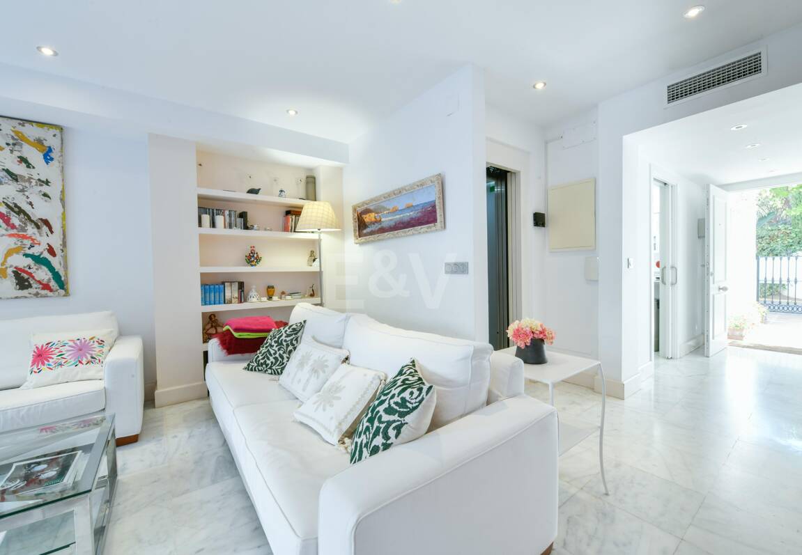 Luxury Beachside Property Steps from the Sea in the Golden Mile