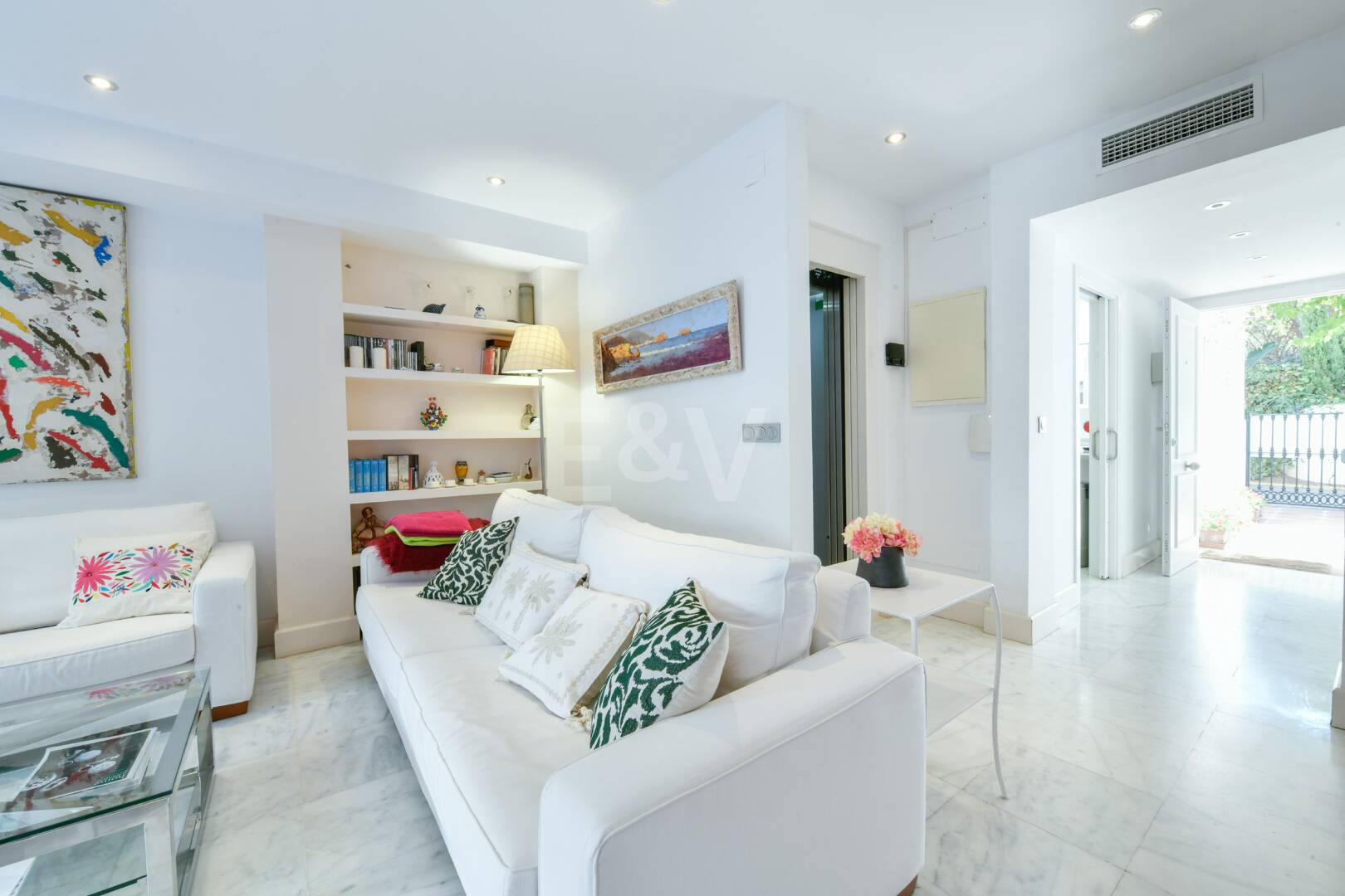 Luxus-Strandimmobilie nur wenige Schritte vom Meer entfernt an der Goldenen Meile