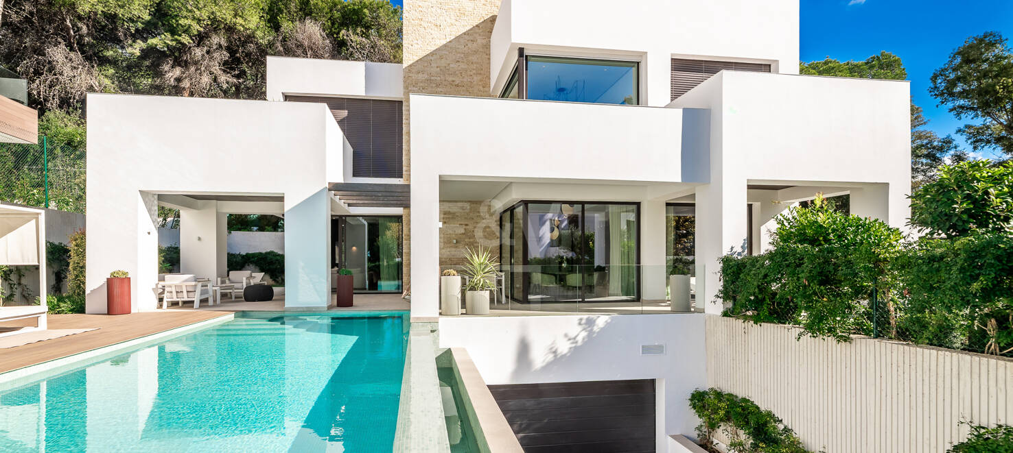 Luxusvilla in geschlossener Wohnanlage in fußläufiger Entfernung zum Strand