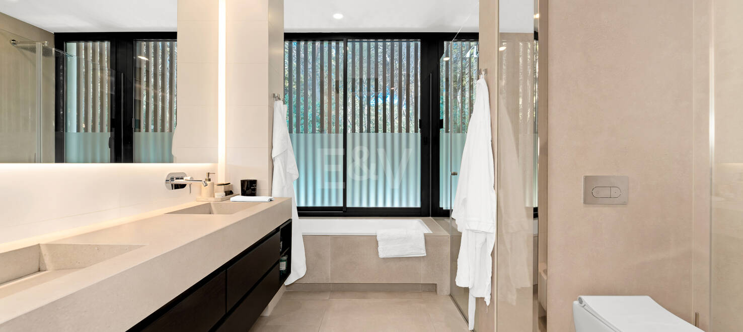 Luxusvilla in geschlossener Wohnanlage in fußläufiger Entfernung zum Strand