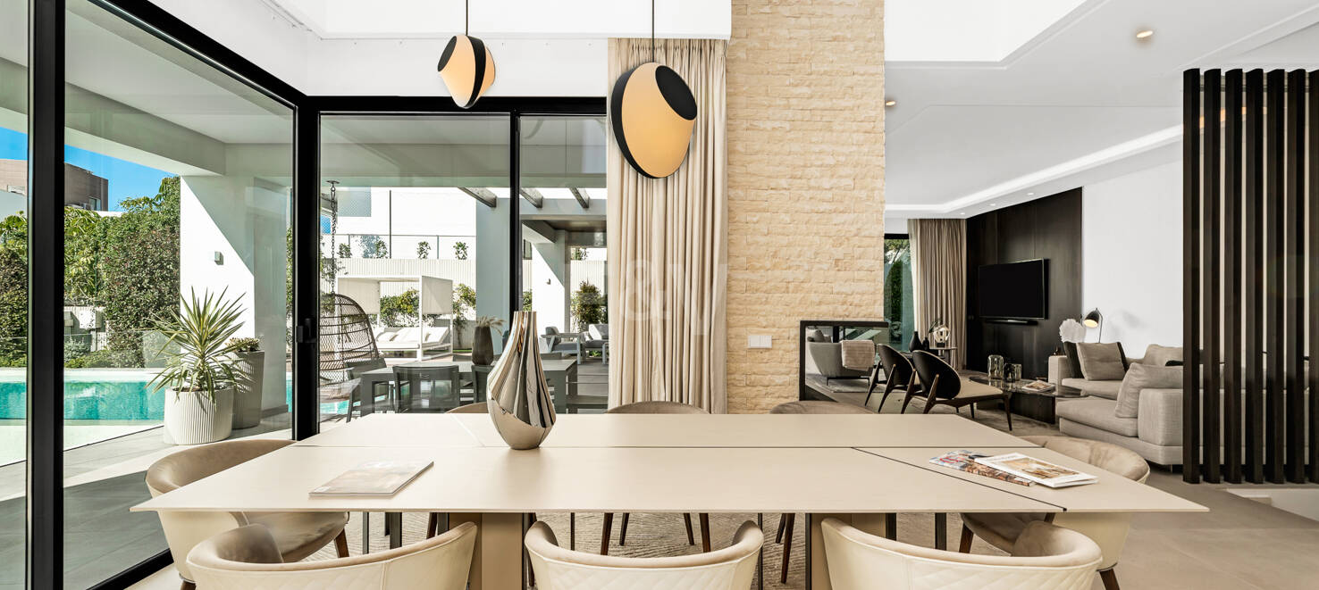 Luxusvilla in geschlossener Wohnanlage in fußläufiger Entfernung zum Strand