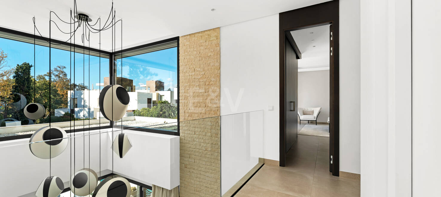 Luxusvilla in geschlossener Wohnanlage in fußläufiger Entfernung zum Strand