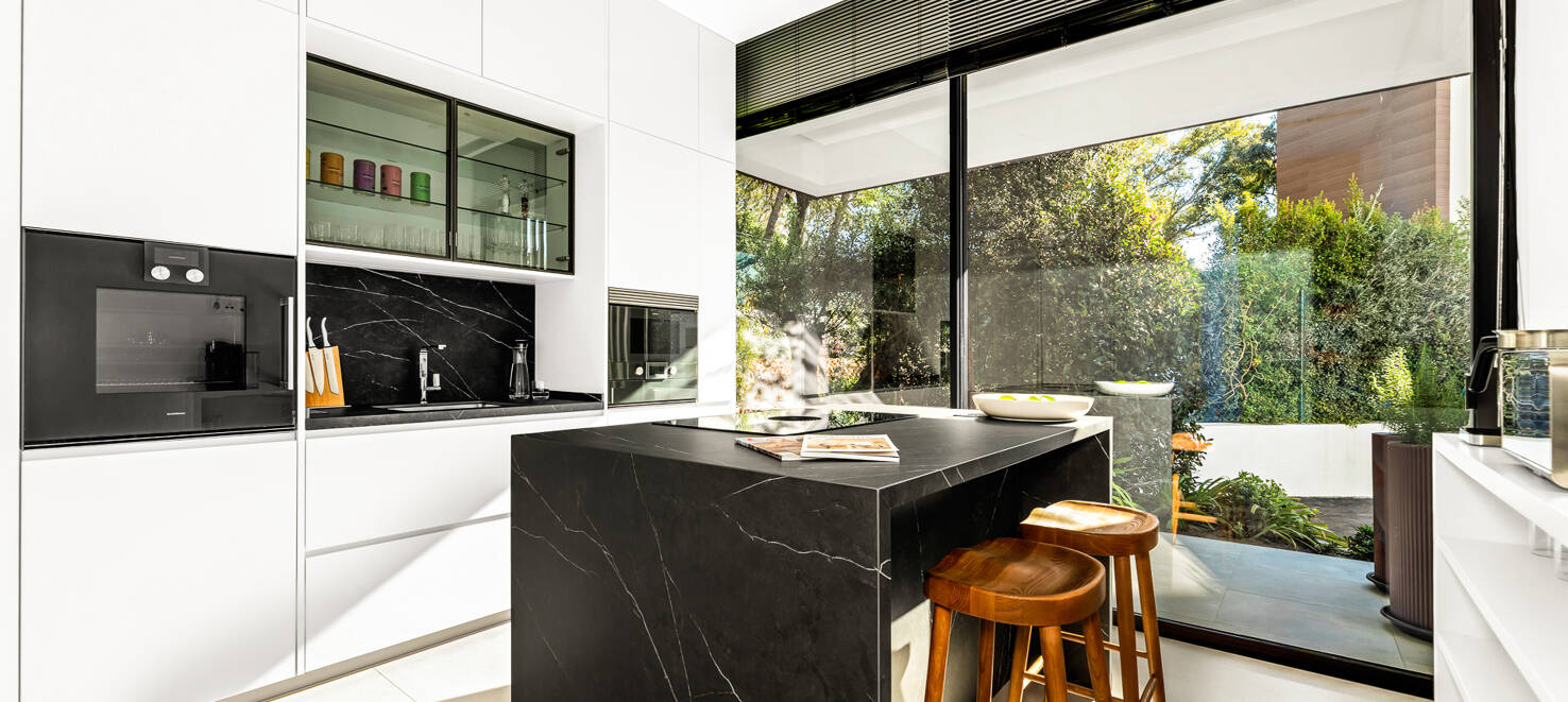 Luxusvilla in geschlossener Wohnanlage in fußläufiger Entfernung zum Strand