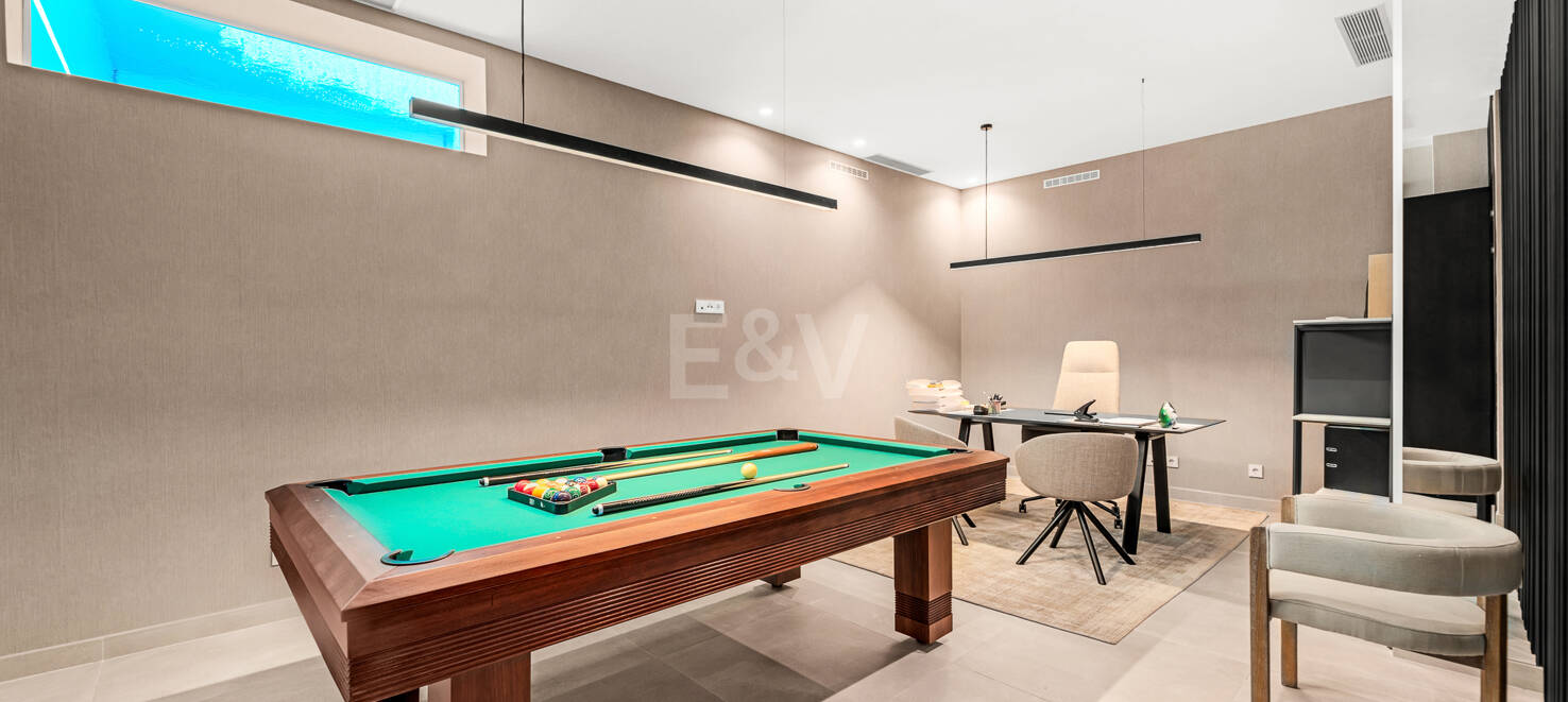 Luxusvilla in geschlossener Wohnanlage in fußläufiger Entfernung zum Strand