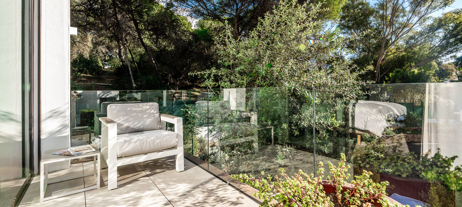 Luxusvilla in geschlossener Wohnanlage in fußläufiger Entfernung zum Strand