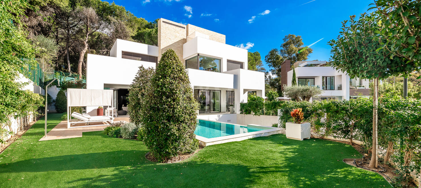Luxusvilla in geschlossener Wohnanlage in fußläufiger Entfernung zum Strand