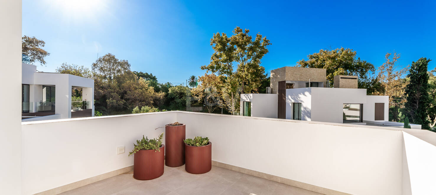 Luxusvilla in geschlossener Wohnanlage in fußläufiger Entfernung zum Strand