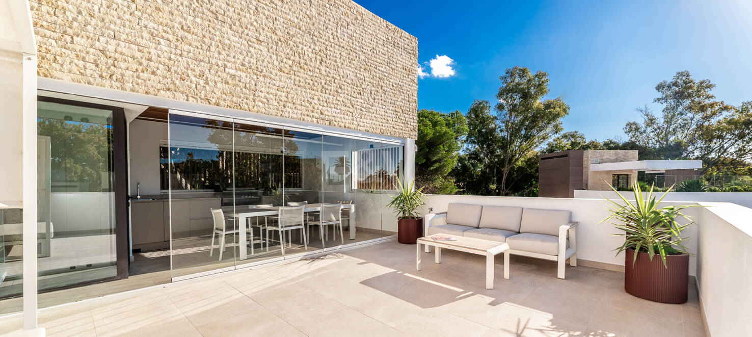 Luxusvilla in geschlossener Wohnanlage in fußläufiger Entfernung zum Strand