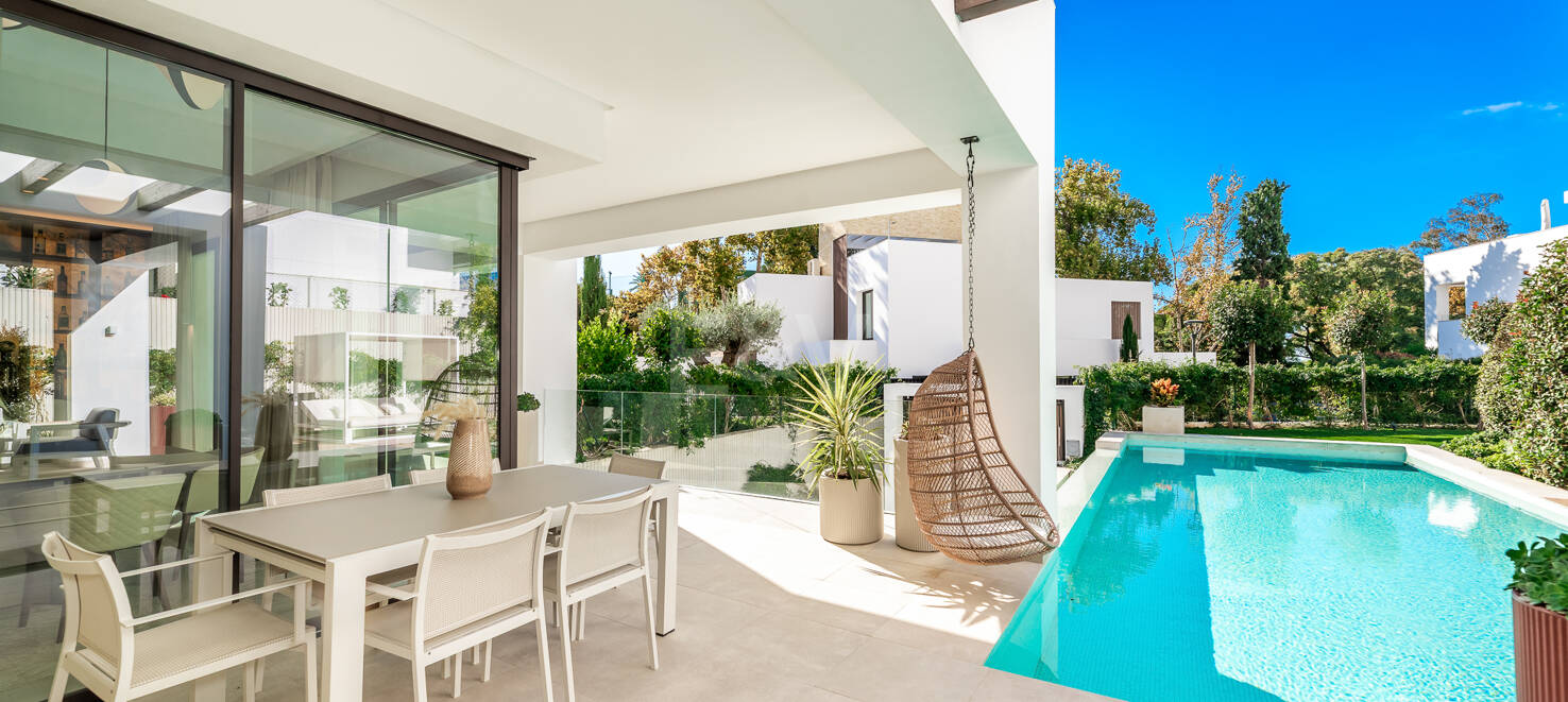 Luxusvilla in geschlossener Wohnanlage in fußläufiger Entfernung zum Strand