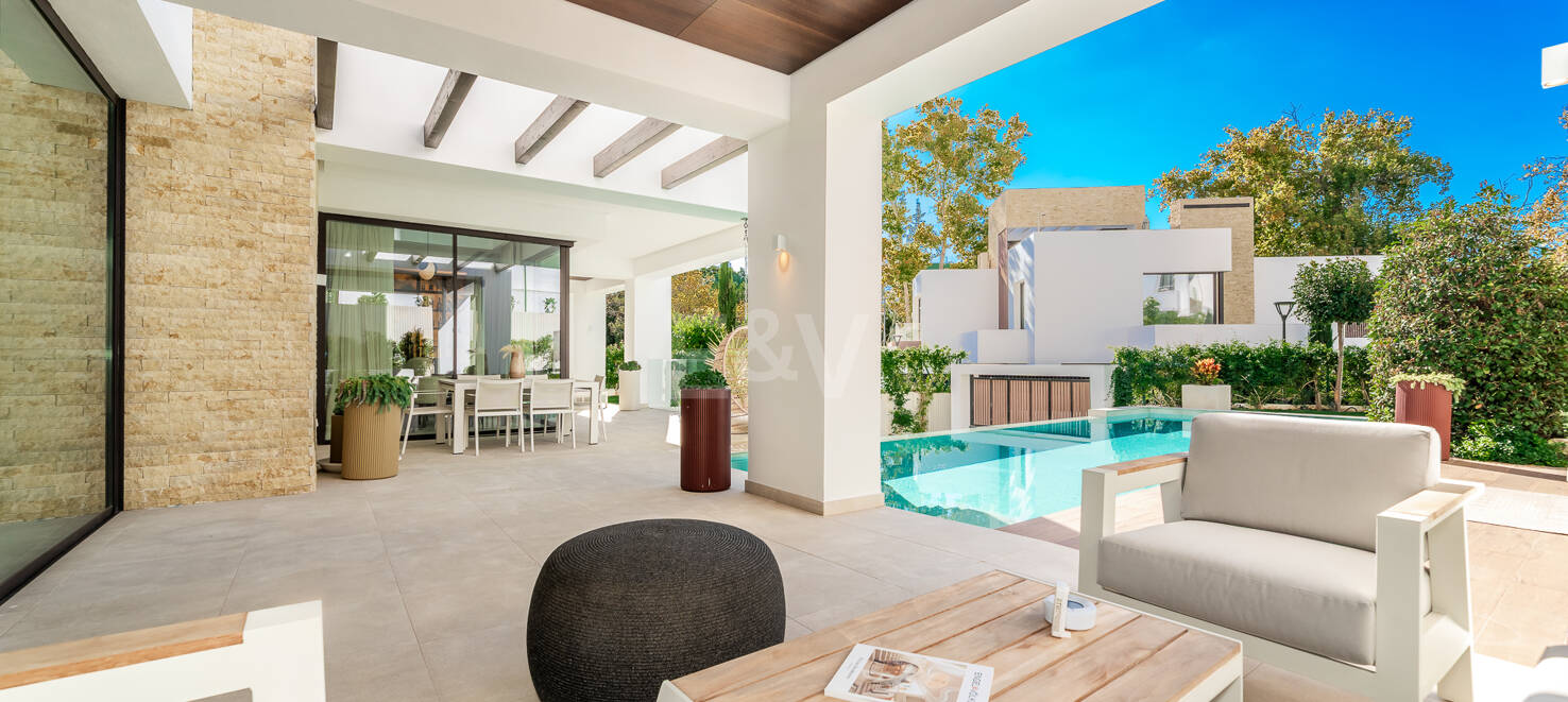 Luxusvilla in geschlossener Wohnanlage in fußläufiger Entfernung zum Strand