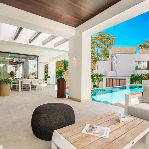 Luxusvilla in geschlossener Wohnanlage in fußläufiger Entfernung zum Strand