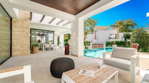 Luxury Villa in Gated Community Walking Distance to the Beach