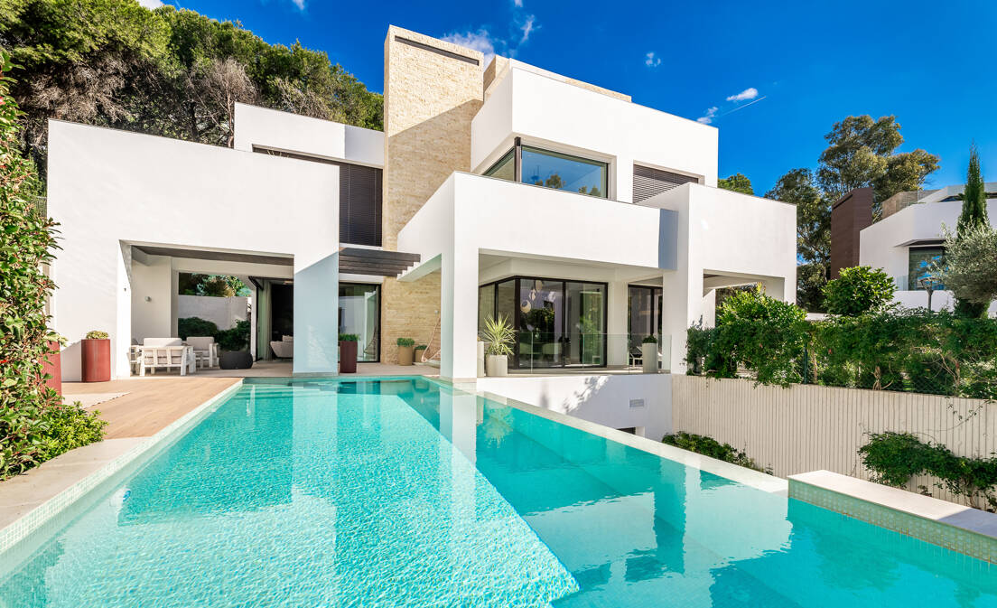 Luxusvilla in geschlossener Wohnanlage in fußläufiger Entfernung zum Strand