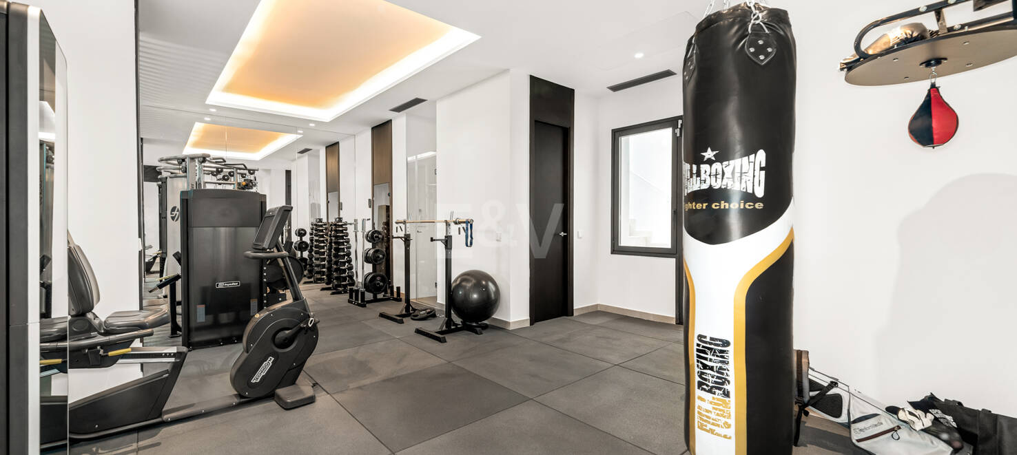 Luxusvilla in geschlossener Wohnanlage in fußläufiger Entfernung zum Strand