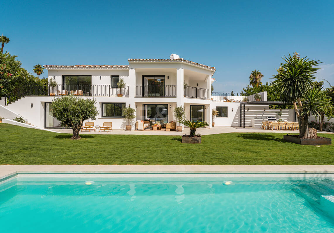 Impeccable Golden Mile Villa with Beautiful Sea and Mountain Views