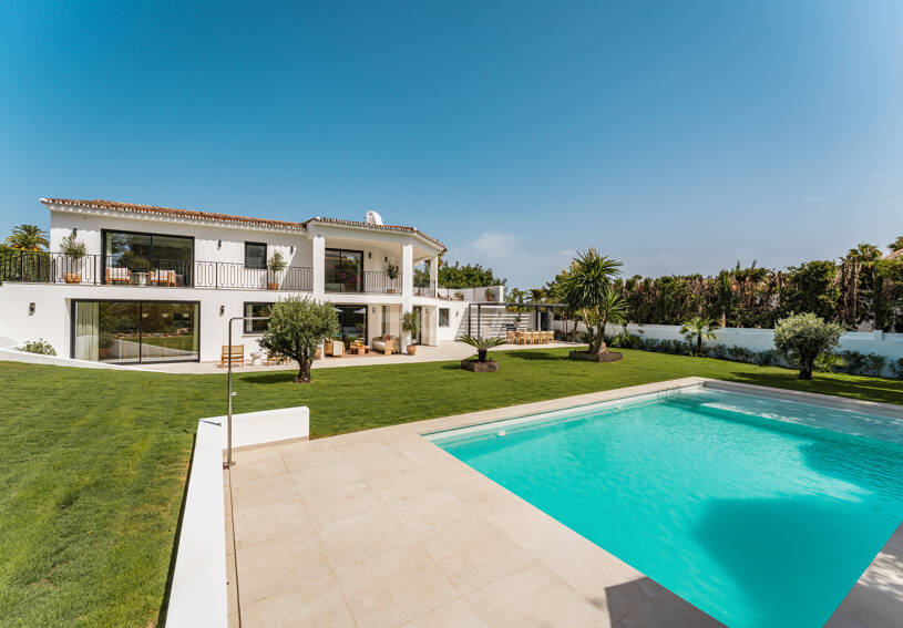 Impeccable Golden Mile Villa with Beautiful Sea and Mountain Views