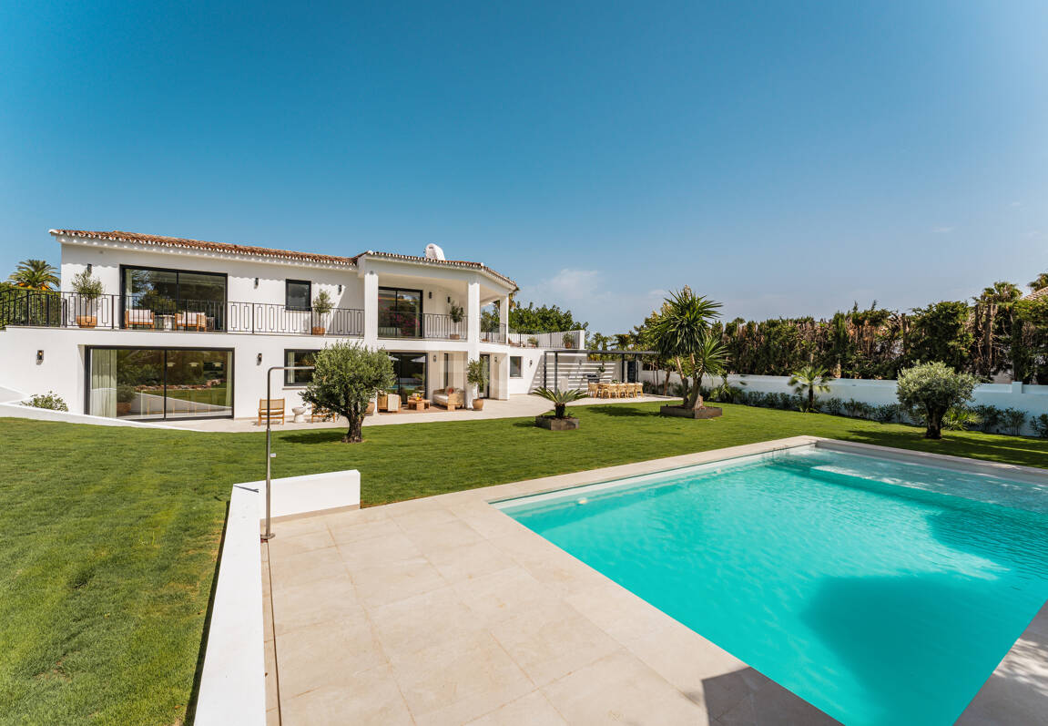 Makellose Villa an der Golden Mile mit Wunderschönem Meer- und Bergblick