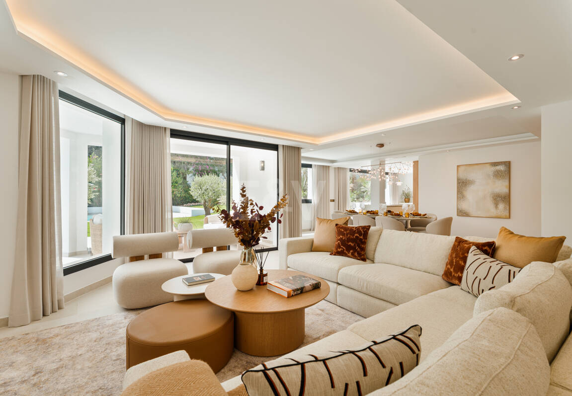 Makellose Villa an der Golden Mile mit Wunderschönem Meer- und Bergblick