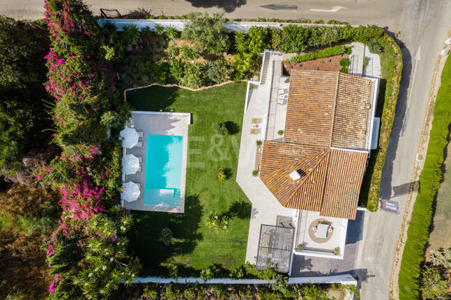 Makellose Villa an der Golden Mile mit Wunderschönem Meer- und Bergblick