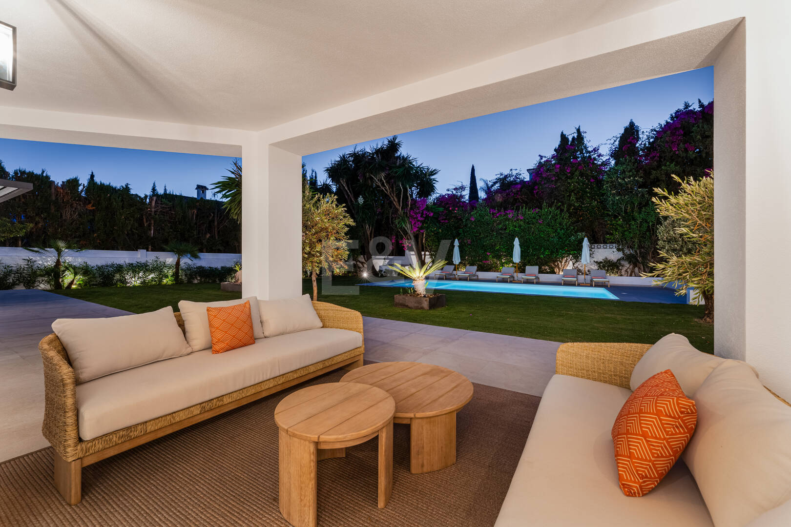 Makellose Villa an der Golden Mile mit Wunderschönem Meer- und Bergblick