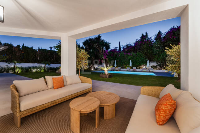 Makellose Villa an der Golden Mile mit Wunderschönem Meer- und Bergblick