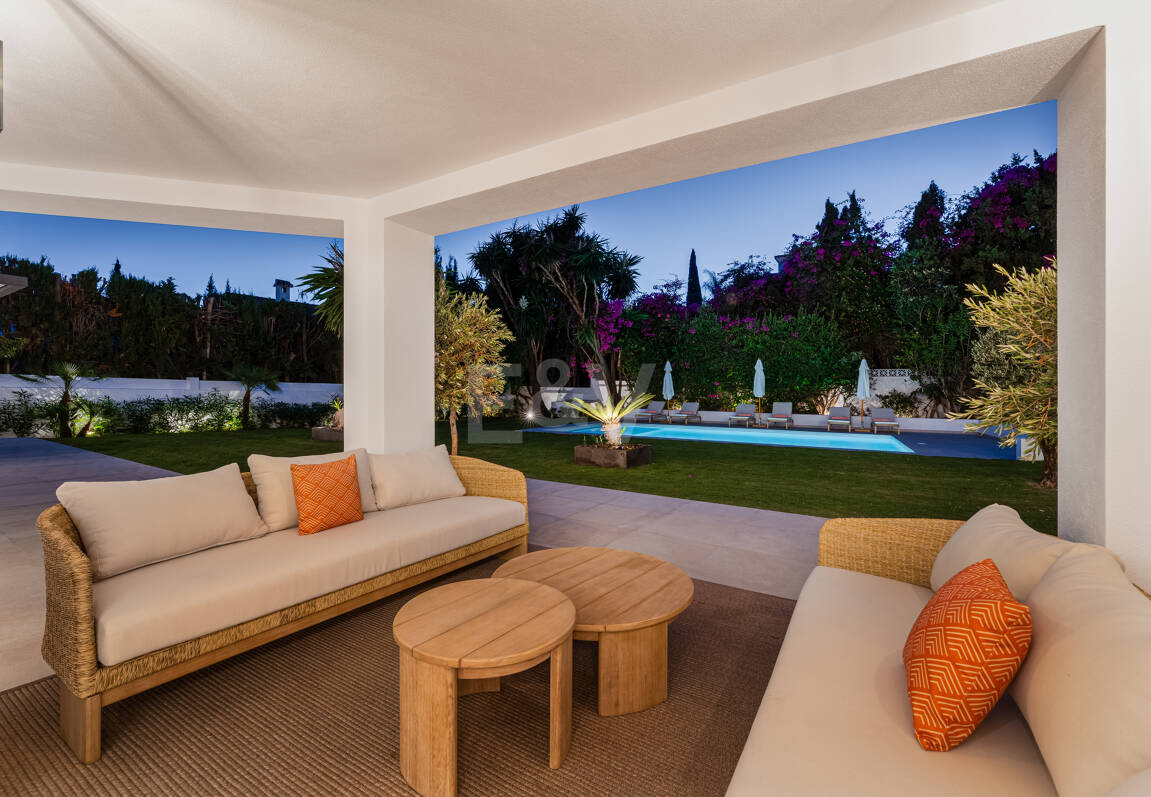 Makellose Villa an der Golden Mile mit Wunderschönem Meer- und Bergblick