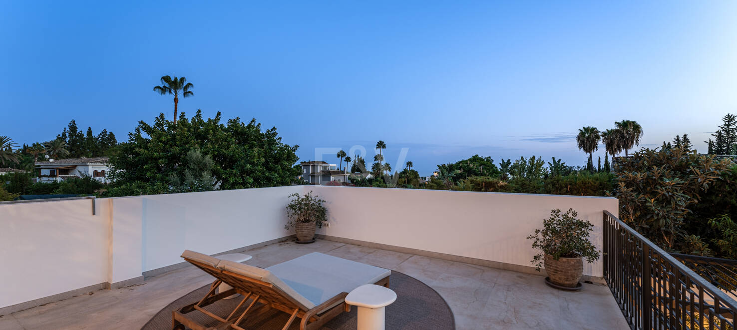 Luxuriöse Modernisierte Villa mit Meerblick an der Goldenen Meile von Marbella