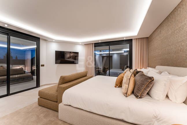 Makellose Villa an der Golden Mile mit Wunderschönem Meer- und Bergblick